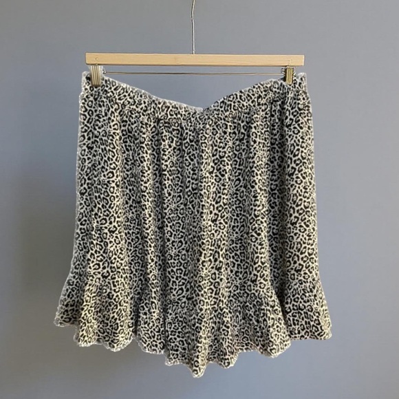 American Eagle flowy mini skirt with Animal print skit Large - Picture 8 of 9